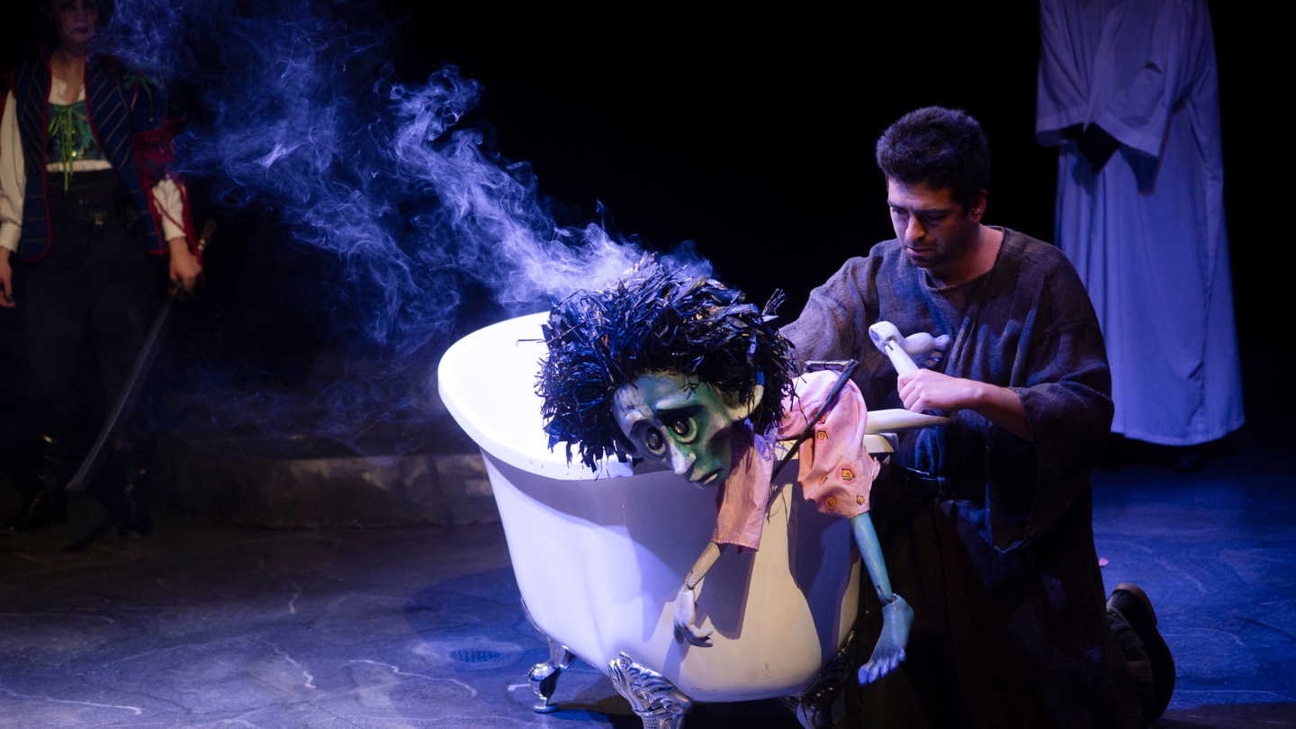 Puppet Laertes crawls from the tub.